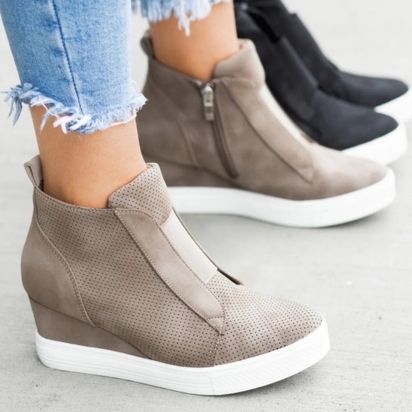 Last Pair ✨SALE TODAY ONLY✨HP✨NEW • Wedge Sneaker - Picture 3 of 8